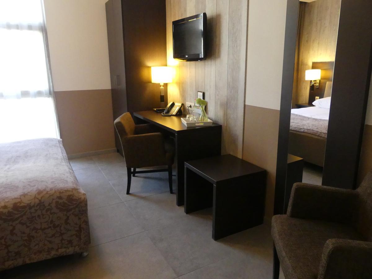 Hotel De Maaskant Маасейк Екстериор снимка